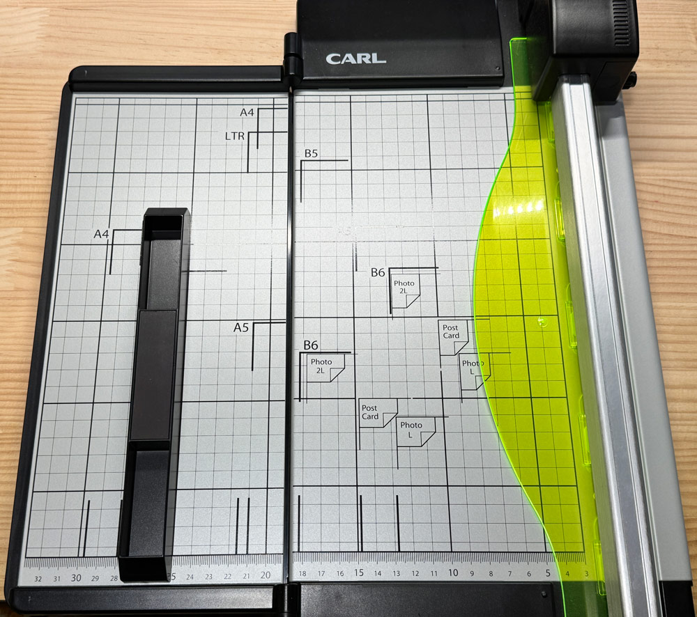 ルーズリーフダイアリーのカットに使用したディスクカッター