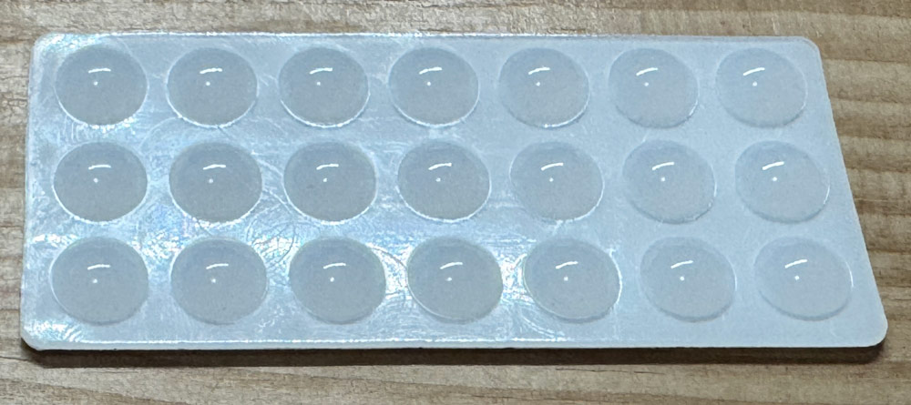 以前使用していた100均のクッションシール。主張が強く、キー配置の目印として使っていた。