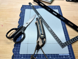 下敷きをカットするのに使った道具類