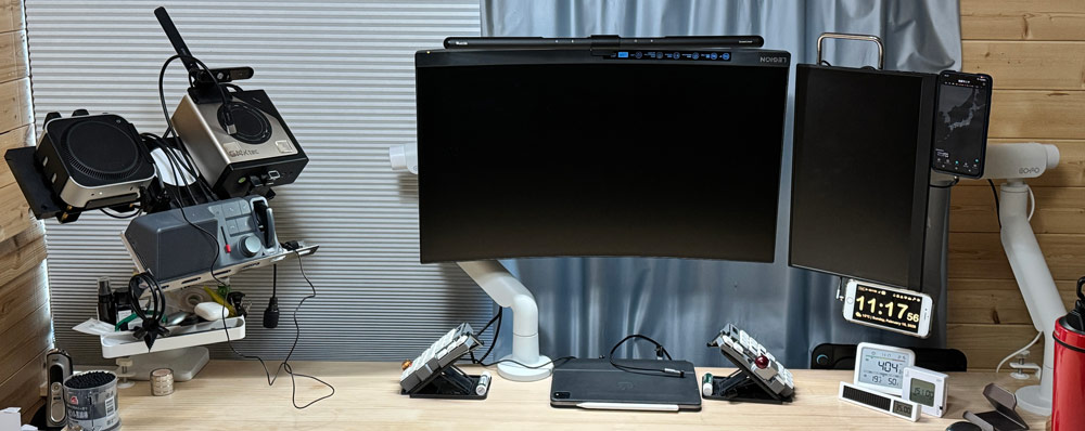 モニター左右入れ替え後のデスク全体レイアウト
